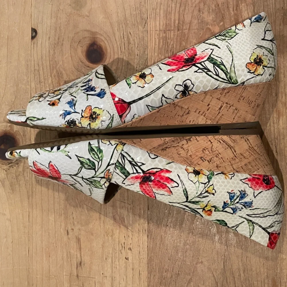 NWOT Aerosoles Application White Multicolor floral Cork Wedge Espadrilles 9M